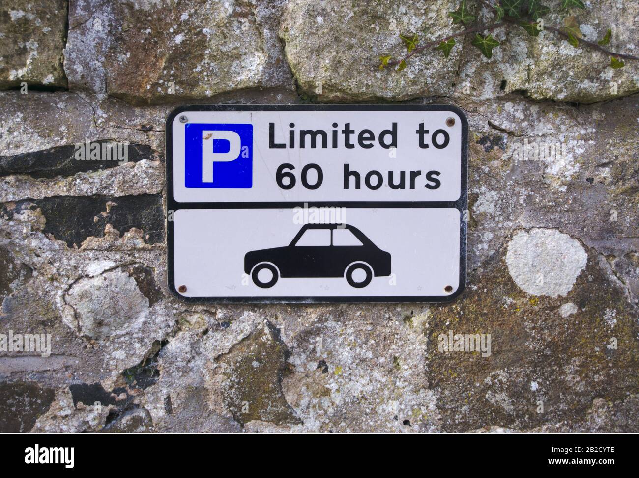 Généreux panneau de limite de stationnement à Duns, Berwickshire, Scottish Borders, Royaume-Uni Banque D'Images