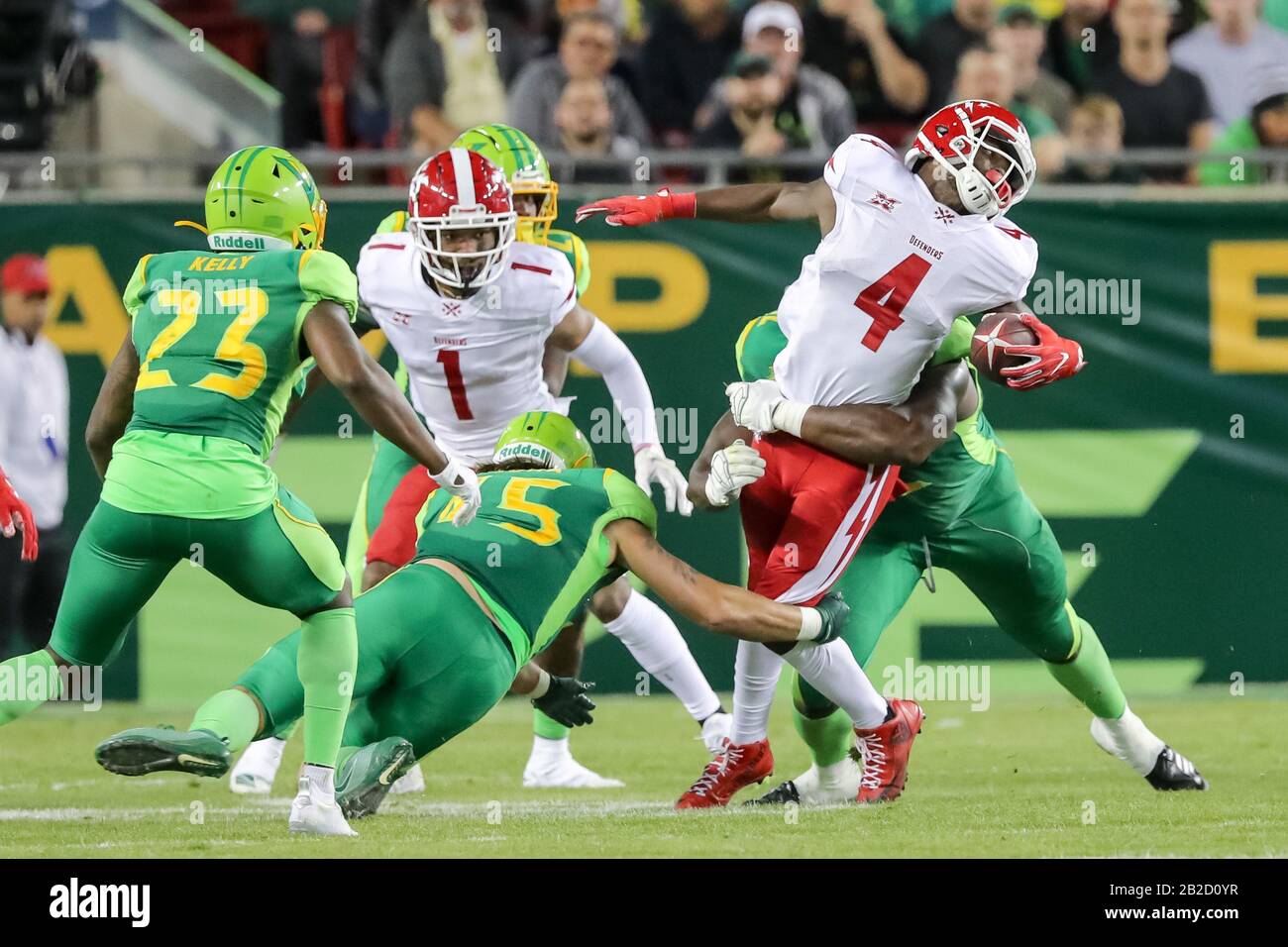 Tampa, Floride, États-Unis. 1 mars 2020. Grand récepteur ELI ROGERS (4) des DC Defenders qui se frappent pendant le match XFL Tampa Bay Vipers vs DC Defenders au stade Raymond James à Tampa, Fl le 1er mars 2020. Crédit: Cory Knowlton/Zuma Wire/Alay Live News Banque D'Images