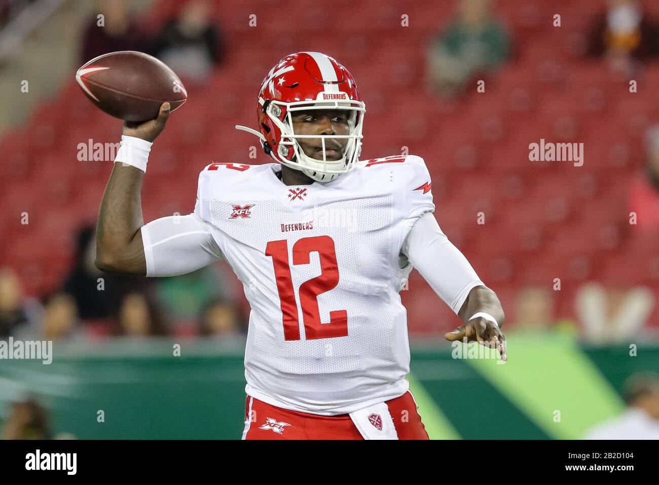 Tampa, Floride, États-Unis. 1 mars 2020. Quarterback CARDALE JONES (12) des DC Defenders jetant un passe pendant le match XFL Tampa Bay Vipers vs DC Defenders au stade Raymond James à Tampa, Fl le 1er mars 2020. Crédit: Cory Knowlton/Zuma Wire/Alay Live News Banque D'Images