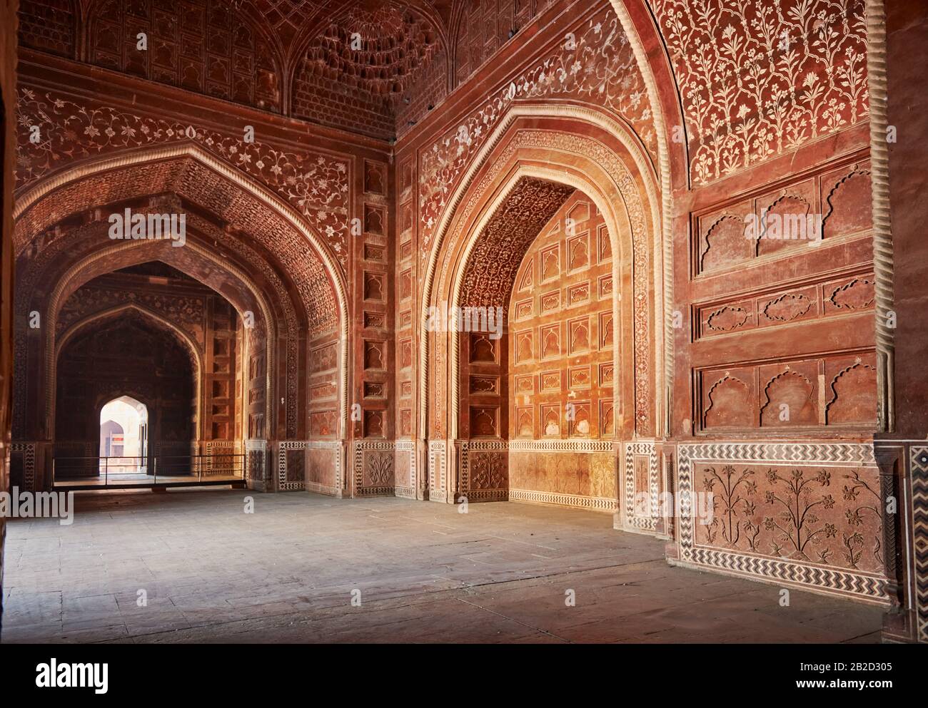 Arches et ornamentaion à Mehmaan Khana ou maison d'hôtes du Taj Mahal, Agra, Uttar Pradesh, Inde Banque D'Images