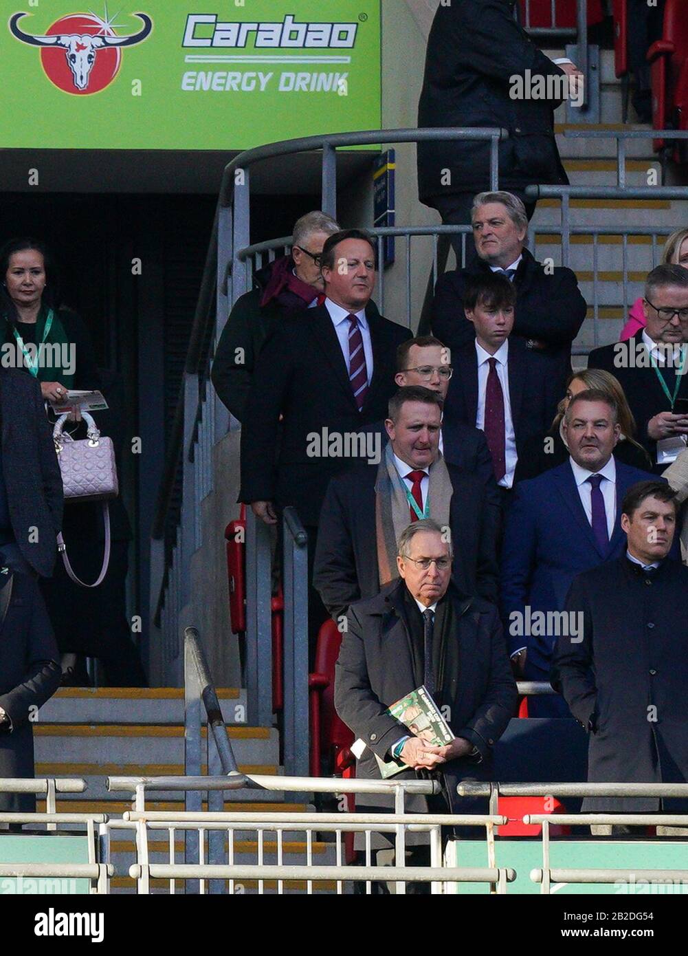 Birmingham, Royaume-Uni. 01 mars 2020. Aston Villa supportive et ancien Premier ministre David Cameron et ancien directeur de Villa Grard Houllier dans la foule lors du match final de la coupe Carabao entre Aston Villa et Manchester City au stade Wembley, Londres, Angleterre, le 1er mars 2020. Photo D'Andy Rowland. Crédit: Images Prime Media / Alay Live News Banque D'Images Birmingham, Royaume-Uni. 01 mars 2020. Aston Villa supportive et ancien Premier ministre David Cameron et ancien directeur de Villa Grard Houllier dans la foule lors du match final de la coupe Carabao entre Aston Villa et Manchester City au stade Wembley, Londres, Angleterre, le 1er mars 2020. Photo D'Andy Rowland. Crédit: Images Prime Media / Alay Live News Banque D'Images