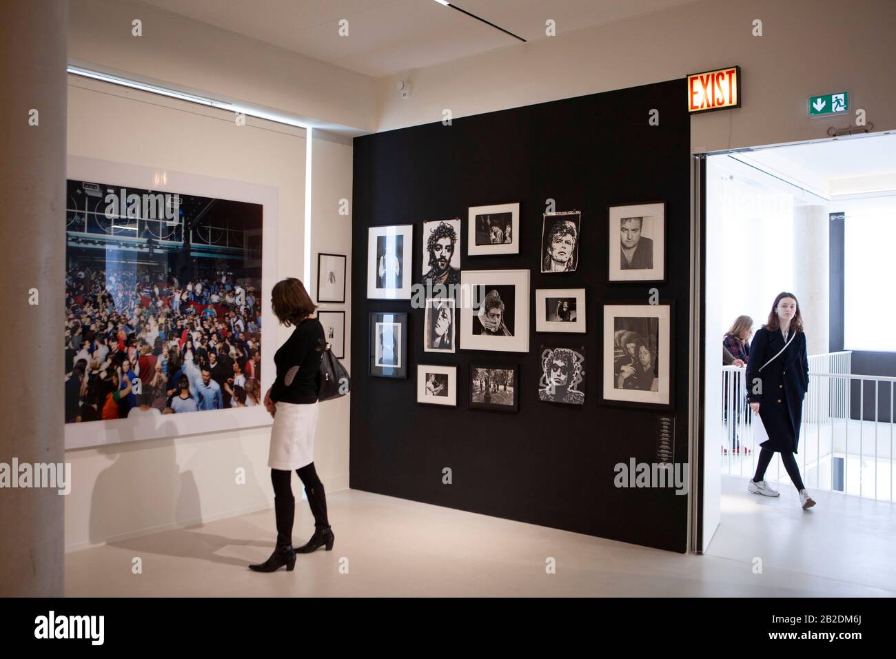 Paris: La Fab, une nouvelle galerie ouverte dans le sud-est de Paris pour montrer la collection d'art contemporain du couturier Agnes B. les artistes de la collection comprennent Jean-Michel Basquiat, Gilbert et George, Alexander Calder, Louise Bourgeois et Andy Warhol. Banque D'Images