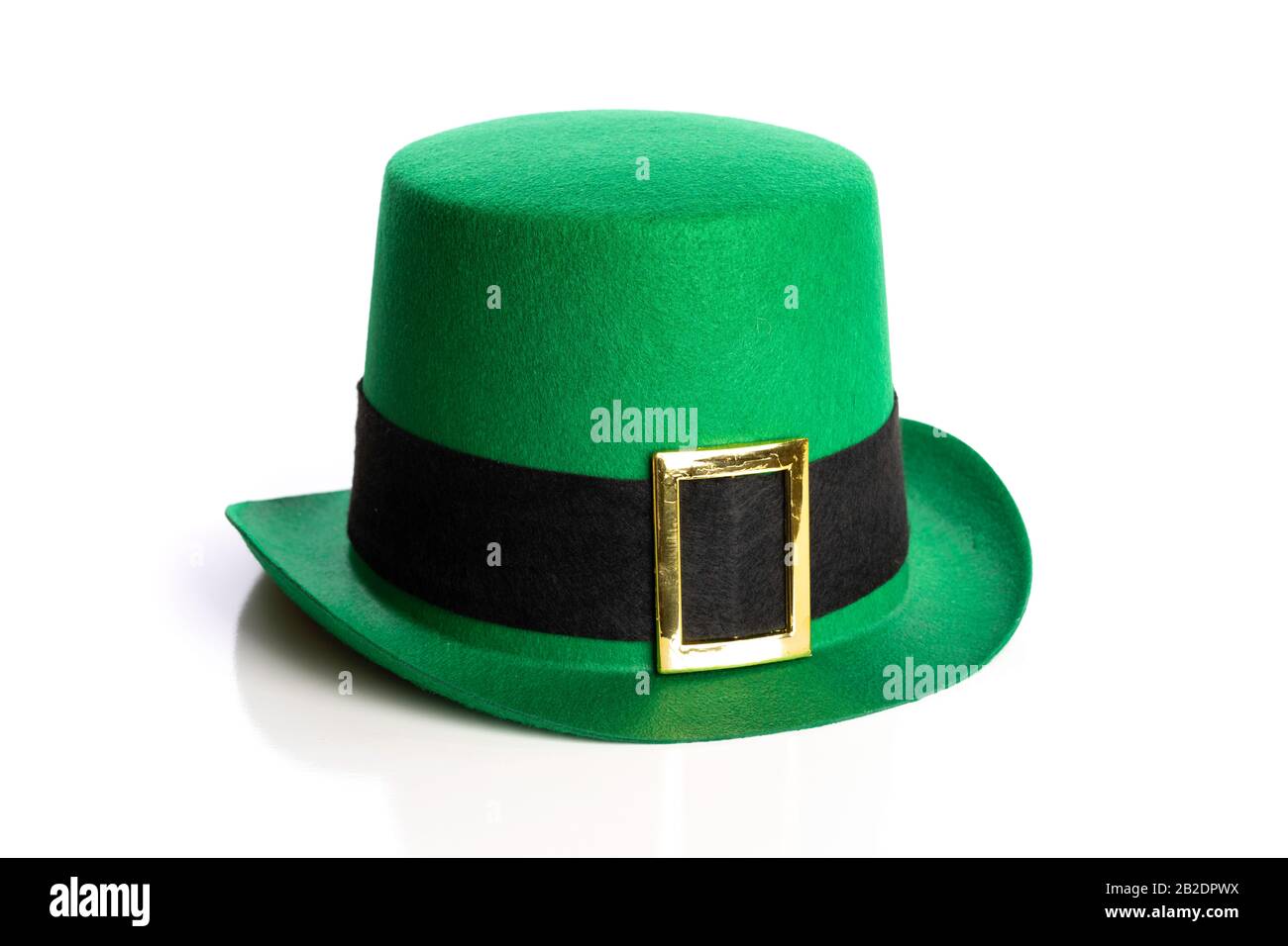 Chapeau de jour Saint Patricks sur fond blanc. Chapeau de leprechaun Banque D'Images