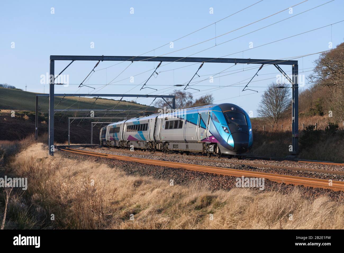 First Transennine Express classe 802 Hitachi AT300 bi mode train en passant Grantshouse, frontières écossaises sur la ligne principale de la côte est Banque D'Images