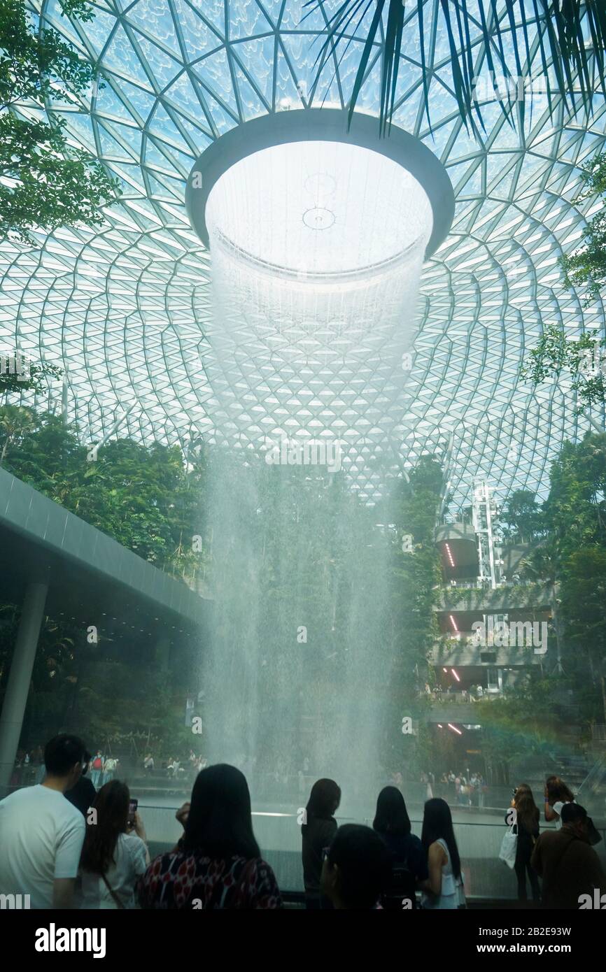 Le Rain Vortex à l'intérieur du centre commercial Jewel à Singapour Banque D'Images