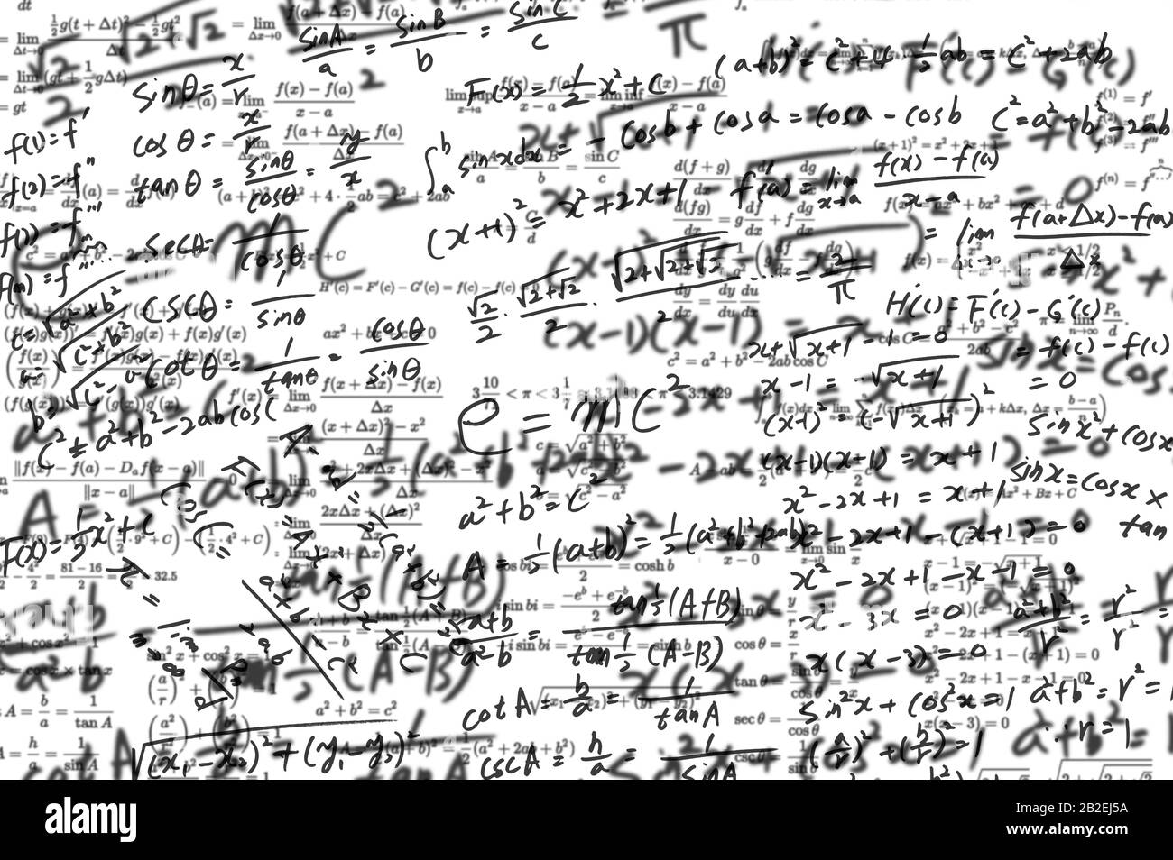 un tableau blanc rempli de formules mathématiques. contexte de concept éducatif Banque D'Images