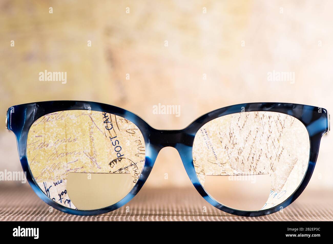 Lunettes à double foyer Banque de photographies et d'images à haute  résolution - Alamy