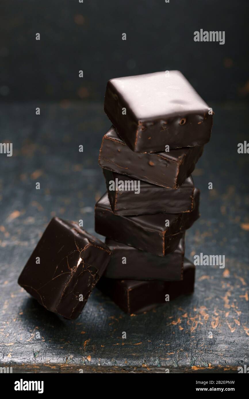 sirop de chocolat, biscuits graham, beurre d'arachide, routes rocailleuses rocheuses, brownies, enrobées de chocolat, biscuits marshmallow, mini guimauves Banque D'Images