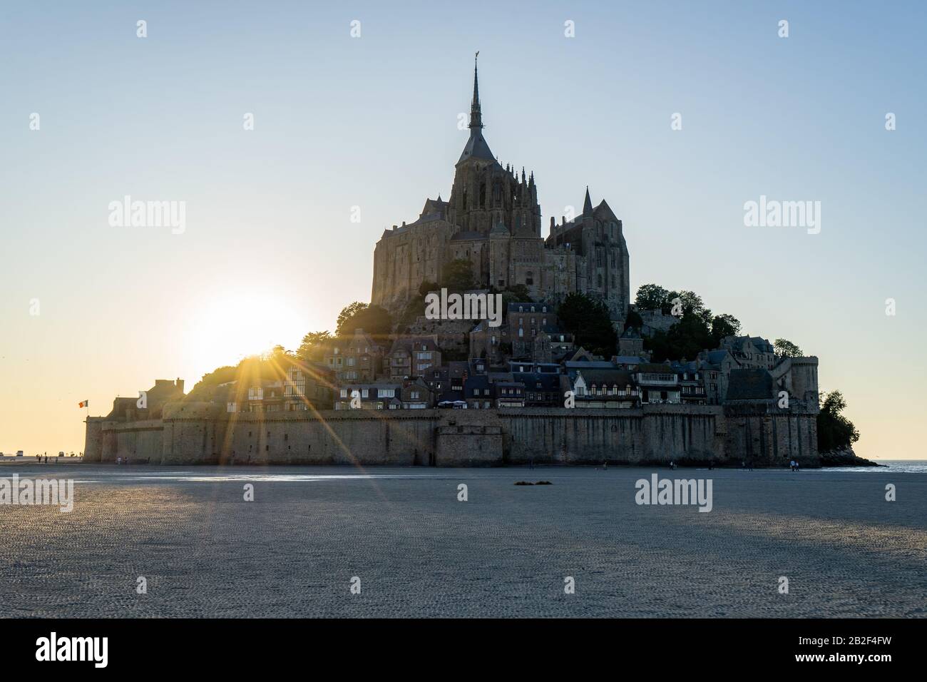 Coucher de soleil au coucher du soleil à la marée au Mont Saint Michel, Normandie, France Banque D'Images