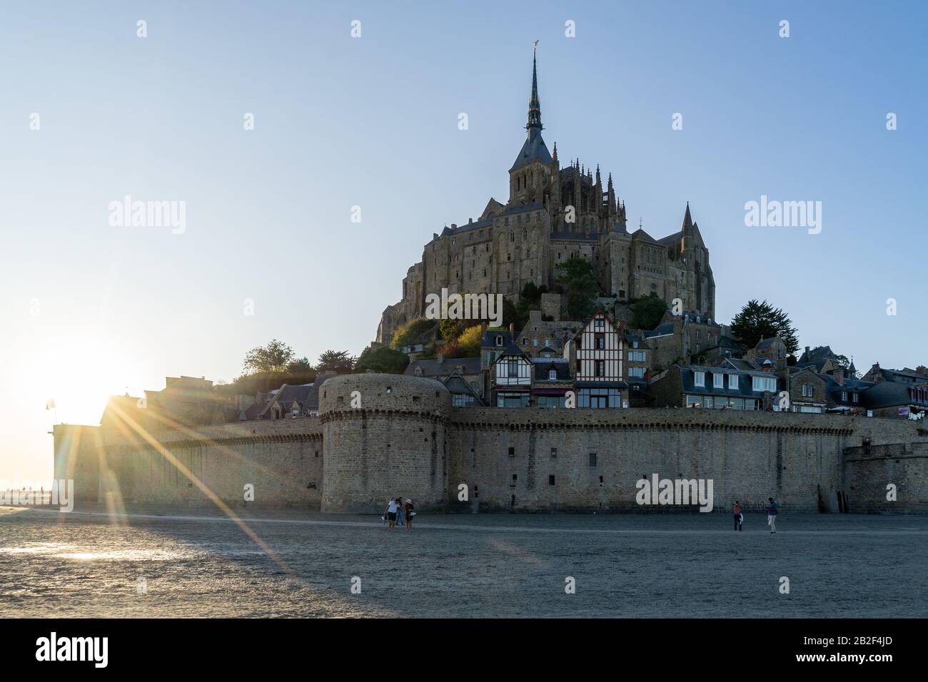Coucher de soleil au coucher du soleil à la marée au Mont Saint Michel, Normandie, France Banque D'Images