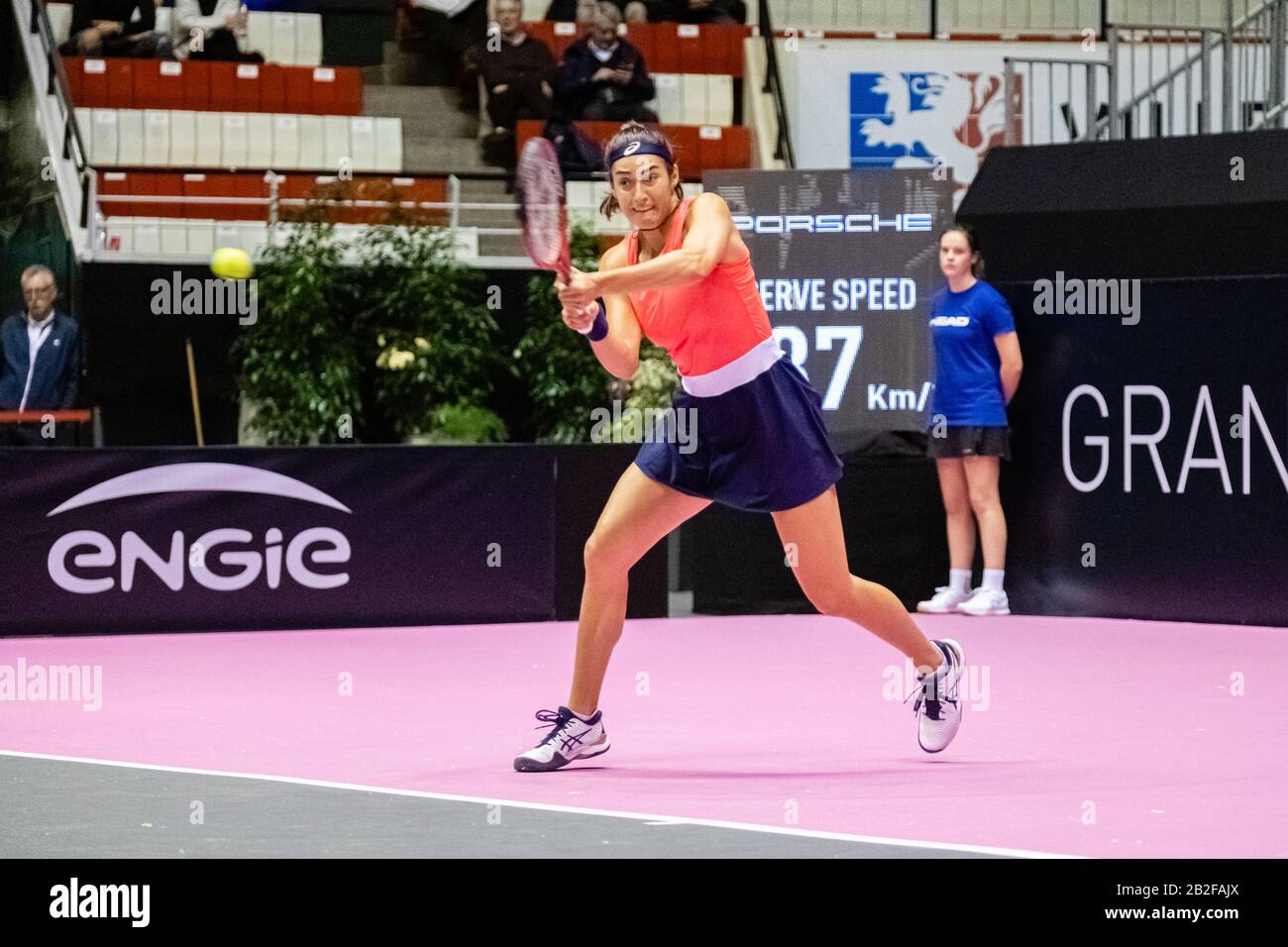 Le 02/03/2020, Gerland, Lyon, Auvergne-Rhône-Alpes, France. Première  édition du tournoi de tennis féminin 'l'Open 6ème sens' au Palais des  Sports Photo Stock - Alamy