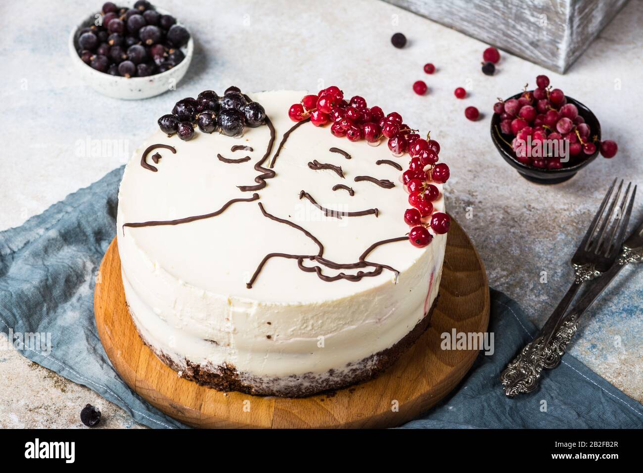Saint Valentin Fete Des Meres Gateau D Anniversaire Dessert Festif Gateau De Jour Pour Femme Gateau Pour La Saint Valentin Dessert De La Saint Valentin Cheesecake Avec Berr Photo Stock Alamy Saint Valentin Fete Des Meres Gateau D Anniversaire Dessert Festif Gateau De Jour Pour Femme Gateau Pour La Saint Valentin Dessert De La Saint Valentin Cheesecake Avec Berr Photo Stock Alamy
