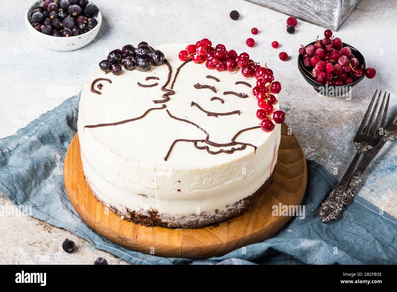 Saint Valentin Fete Des Meres Gateau D Anniversaire Dessert Festif Gateau De Jour Pour Femme Gateau Pour La Saint Valentin Dessert De La Saint Valentin Cheesecake Avec Berr Photo Stock Alamy Saint Valentin Fete Des Meres Gateau D Anniversaire Dessert Festif Gateau De Jour Pour Femme Gateau Pour La Saint Valentin Dessert De La Saint Valentin Cheesecake Avec Berr Photo Stock Alamy