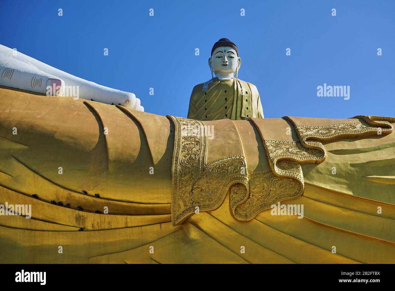 Riesiger liegender Buddha und Laykyun Setkyar, Stehender Buddha, po-Khaung-Hügel, nahe dem Dorf Khatakan Taung, nahe Monywa, Sagaing-Region, Myanmar Banque D'Images