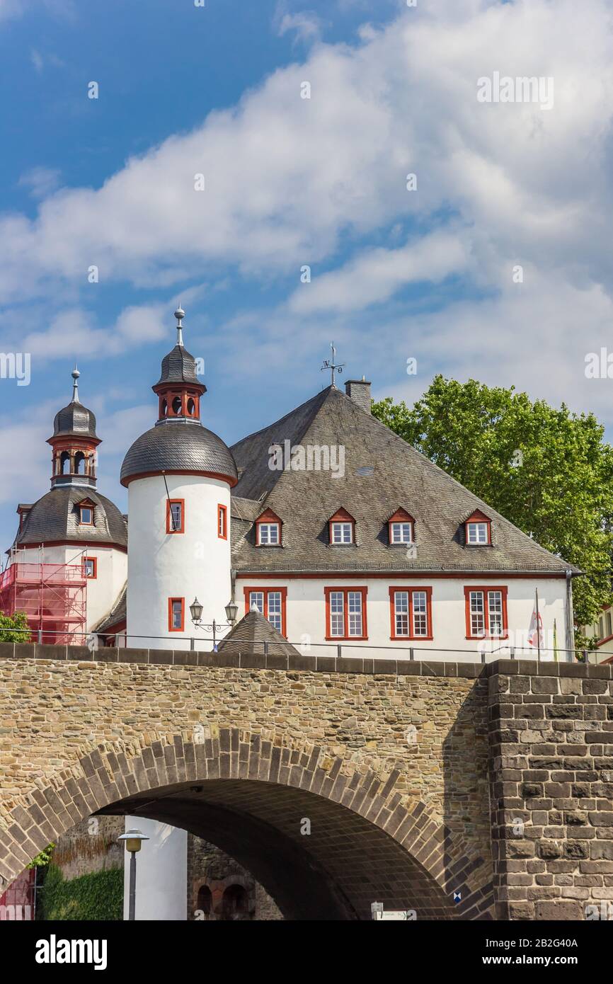 Pont et bâtiment historique Stadtarchiv à Koblenz, Allemagne Banque D'Images