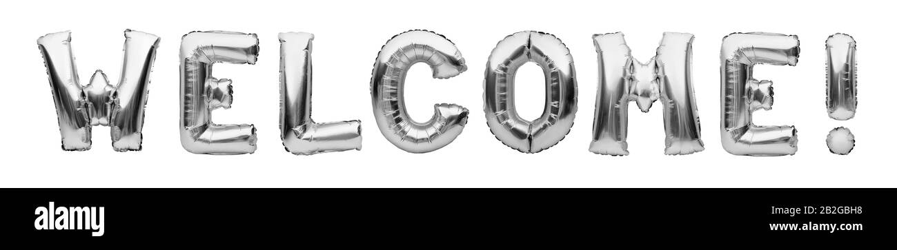 Mot DE BIENVENUE fait de ballons gonflables d'argent isolés sur fond blanc. Ballons d'hélium chrome argent feuille formant signe de bienvenue Banque D'Images