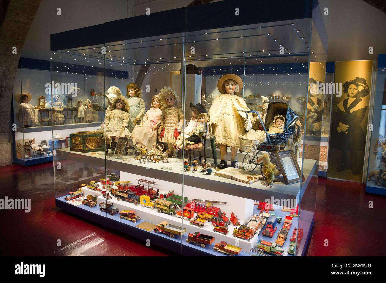 Forteresse Rocca Di Angera Borromeo, Angera, Varese, Lombardie, Italie, Europe. Musée de la poupée et du jouet Banque D'Images