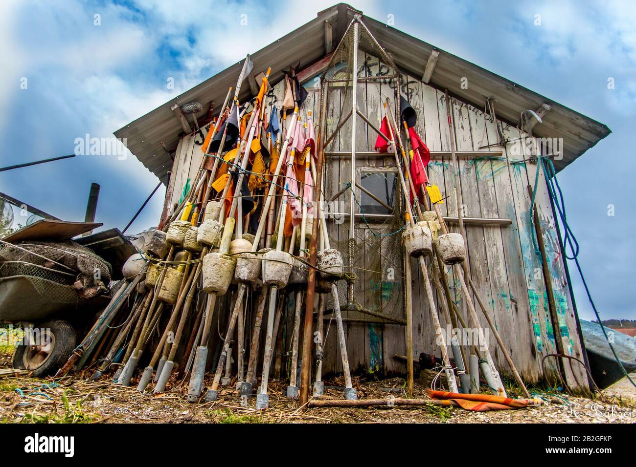 Mariager, Danemark 01 Juli 2018: Une ancienne maison de pêche avec des engins de pêche à l'extérieur Banque D'Images
