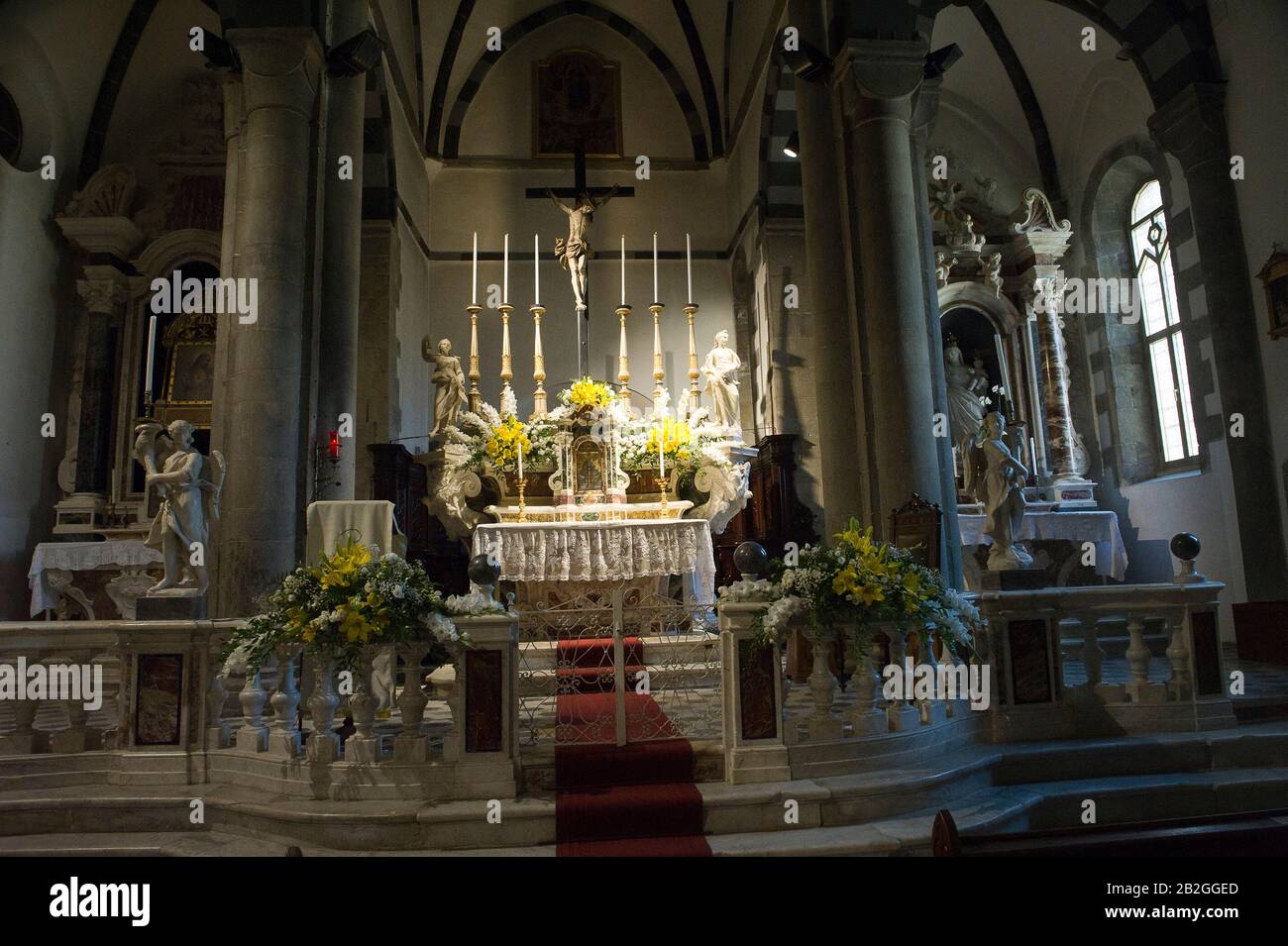 Riomaggiore donne sur la mer dans la province de la Spezia, se trouve dans le parc naturel des Cinque Terre en Ligurie, dans le nord-ouest de l'Italie. Il est inscrit sur la liste du patrimoine mondial de l'UNESCO. Église S. Giovanni Battista. Banque D'Images