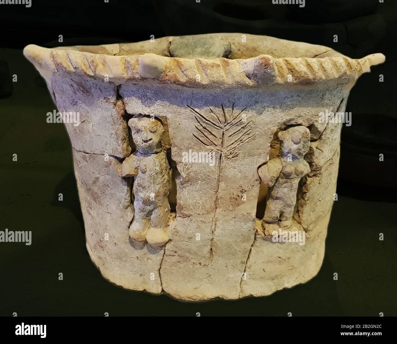 6614. Support Philistine Cult, argile décorée, fouilles de Yavneh (centre d'Israël) datant du 9. C. BC, âge du fer Banque D'Images