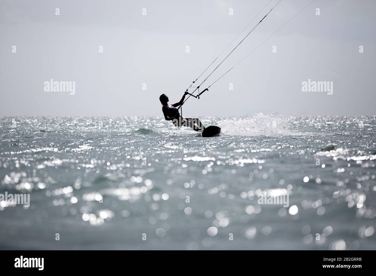 Kitesurfing, photos d'action de kitesurfing dans un endroit exotique. Banque D'Images