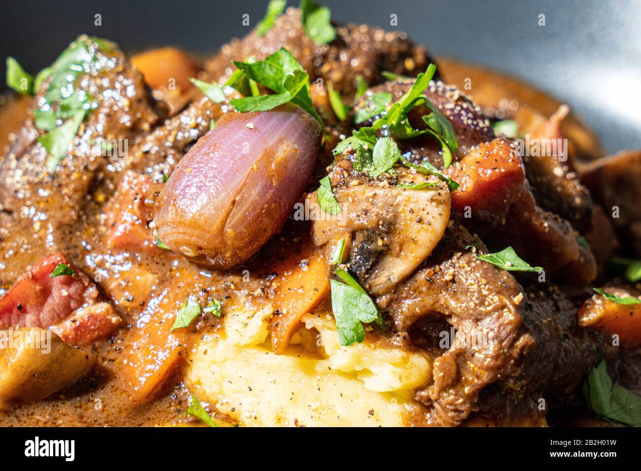 Bœuf bourguignon - Bœuf bourguignon avec purée de pommes de terre Banque D'Images