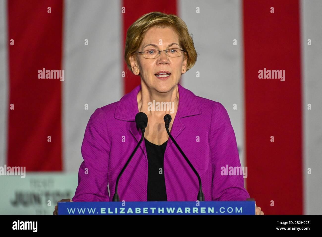 Le candidat démocrate à la présidence, le sénateur Elizabeth Warren, D-Mass., s'adresse aux partisans, lundi 2 mars 2020, à Monterey Park, Californie, États-Unis. (Photo par IOS/ESPA-Images) Banque D'Images