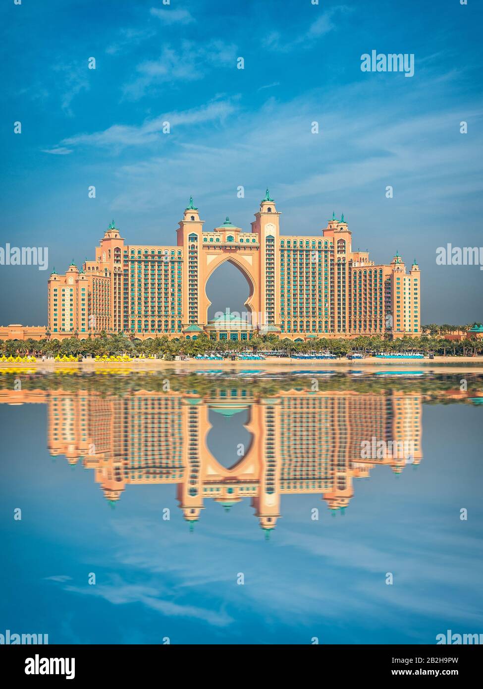 Vue imprenable sur Atlantis Resort, Hotel & Theme Park sur l'île de Palm Jumeirah, vue de la Pointe Dubai, Emirats Arabes Unis. Inspiration voyage de luxe. Banque D'Images