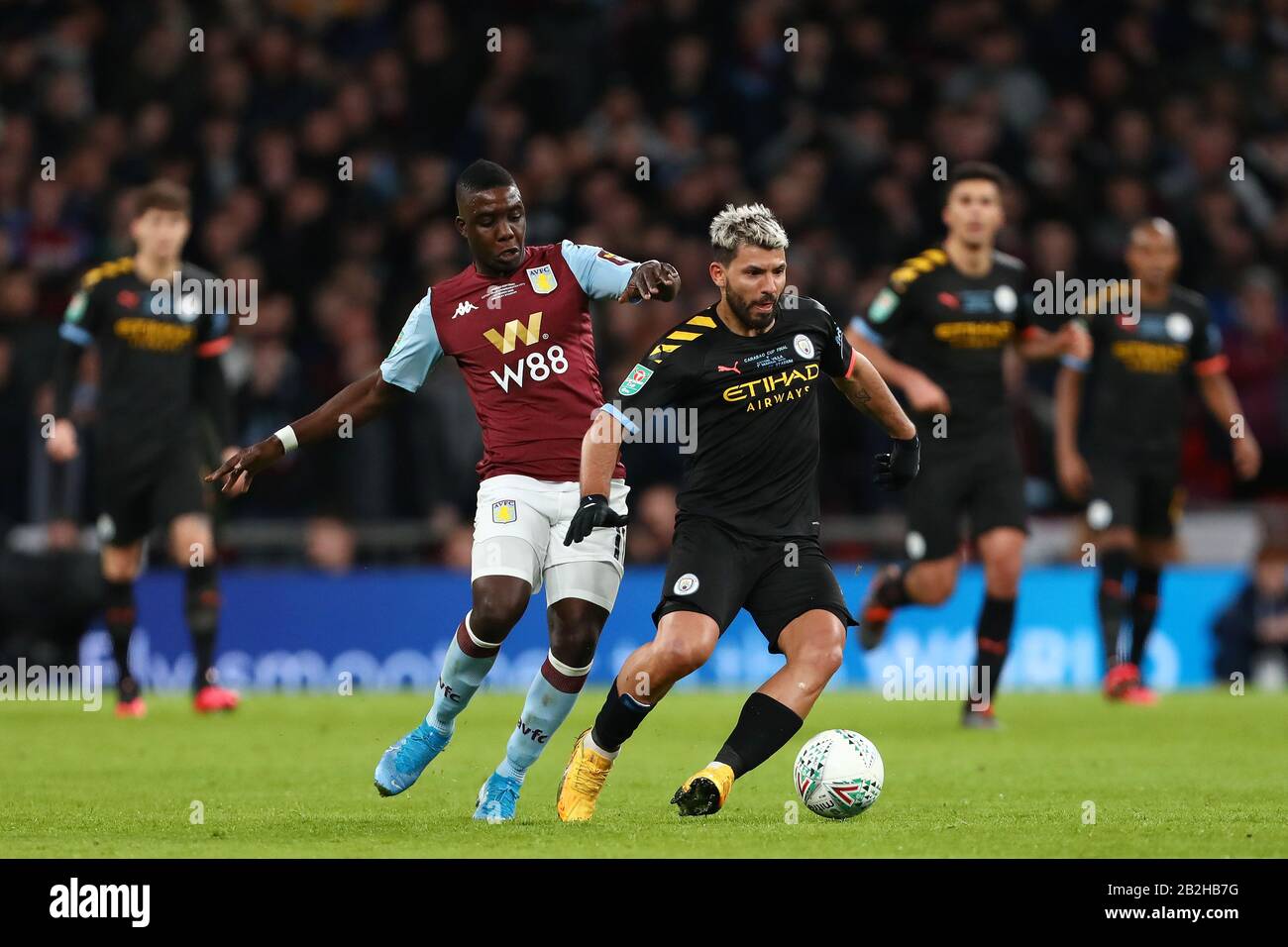 Sergio Aguero de Manchester City et Merveilleux Nakamba d'Aston Villa en action - Aston Villa / Manchester City, Carabao Cup final, Wembley Stadium, Londres, Royaume-Uni - 1 mars 2020 Usage éditorial Seulement - les restrictions de DataCo s'appliquent Banque D'Images