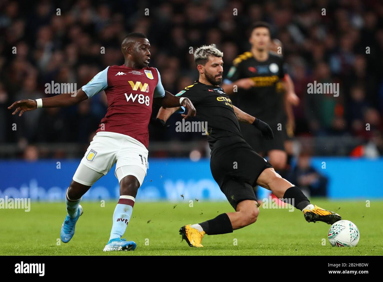 Sergio Aguero de Manchester City et Merveilleux Nakamba d'Aston Villa en action - Aston Villa / Manchester City, Carabao Cup final, Wembley Stadium, Londres, Royaume-Uni - 1 mars 2020 Usage éditorial Seulement - les restrictions de DataCo s'appliquent Banque D'Images