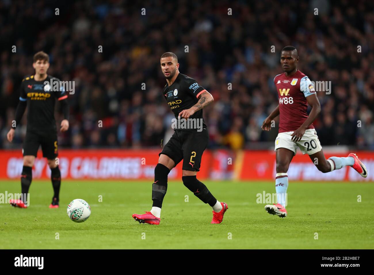 Kyle Walker de Manchester City et Mbwana Samatta d'Aston Villa - Aston Villa / Manchester City, Carabao Cup final, Wembley Stadium, Londres, Royaume-Uni - 1 mars 2020 usage éditorial Seulement - les restrictions DataCo s'appliquent Banque D'Images