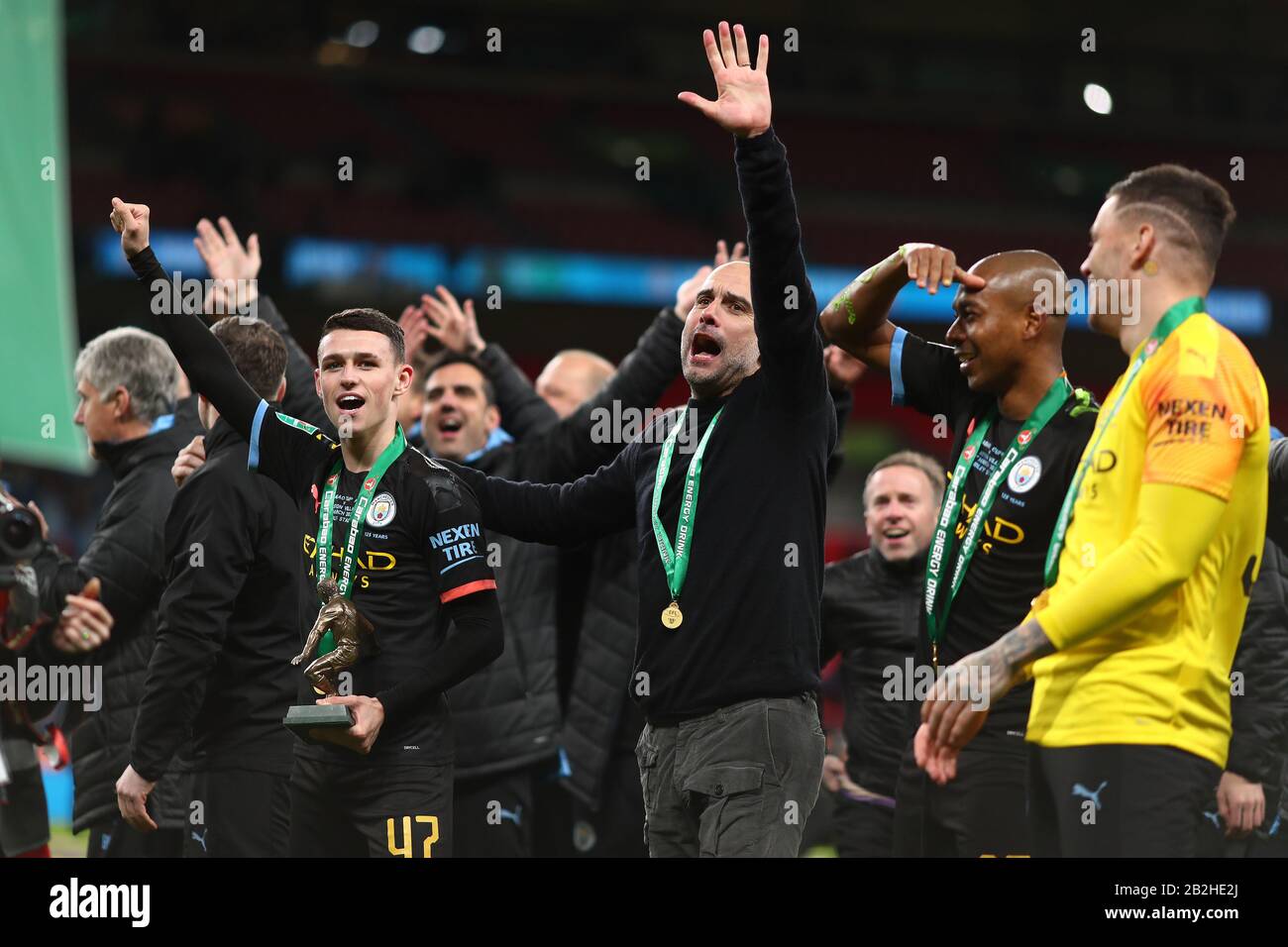 Responsable de Manchester City, Pep Guardiola célèbre avec Phil Foden de Manchester City - Aston Villa / Manchester City, Carabao Cup final, Wembley Stadium, Londres, Royaume-Uni - 1 mars 2020 Usage éditorial Seulement - les restrictions DataCo s'appliquent Banque D'Images