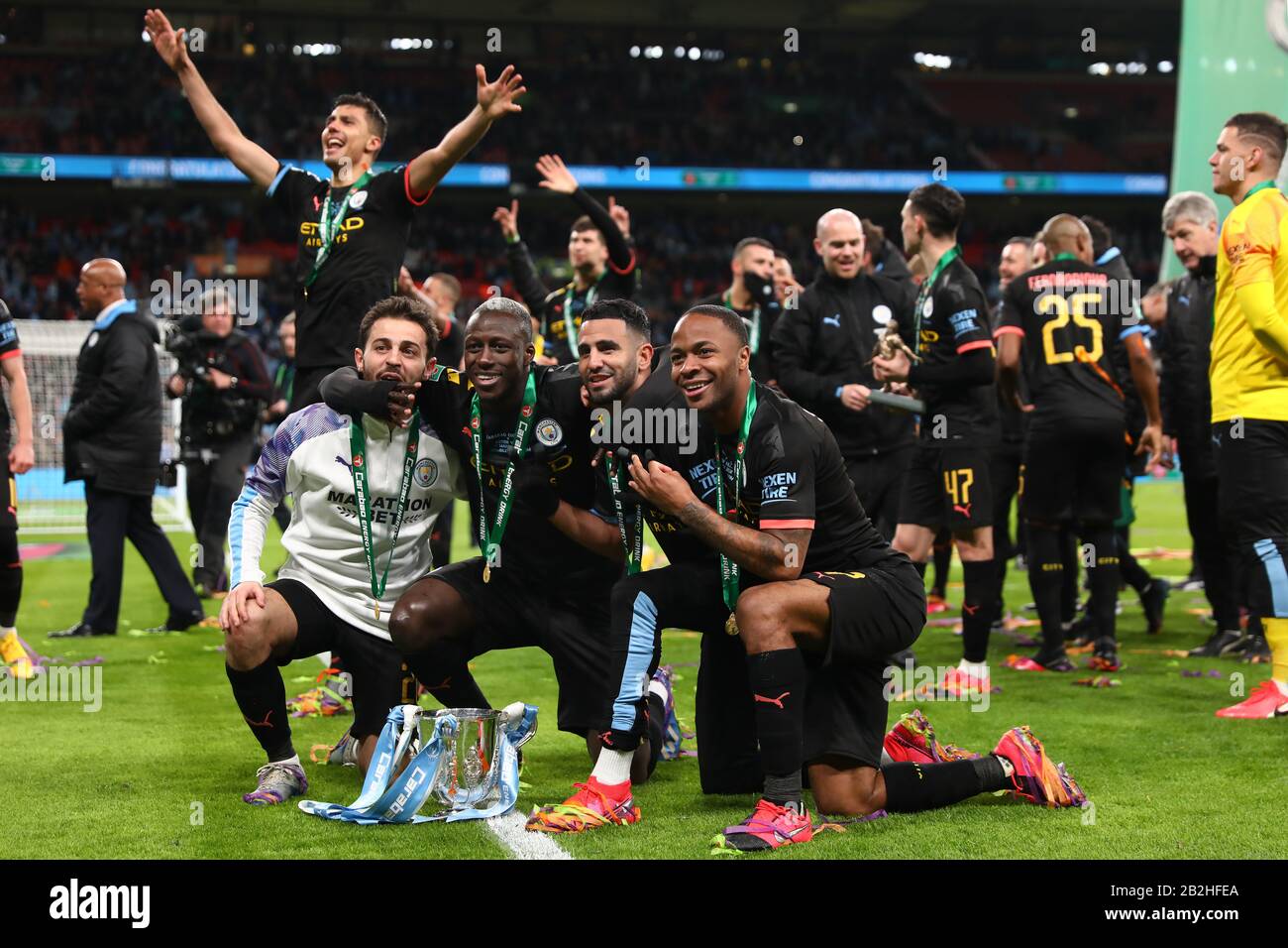 Bernardo Silva, Benjamin Mendy, Riyad Mahrez et Raheem Sterling de Manchester City célèbrent avec le trophée Carabao Cup - Aston Villa / Manchester City, Carabao Cup final, Wembley Stadium, Londres, Royaume-Uni - 1 mars 2020 Usage éditorial Seulement - les restrictions de DataCo s'appliquent Banque D'Images