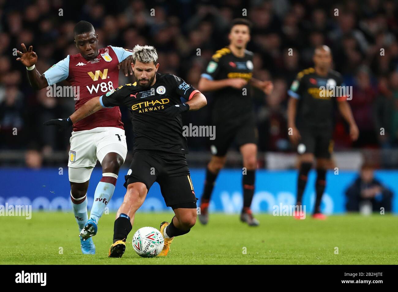 Sergio Aguero de Manchester City et Merveilleux Nakamba d'Aston Villa en action - Aston Villa / Manchester City, Carabao Cup final, Wembley Stadium, Londres, Royaume-Uni - 1 mars 2020 Usage éditorial Seulement - les restrictions de DataCo s'appliquent Banque D'Images
