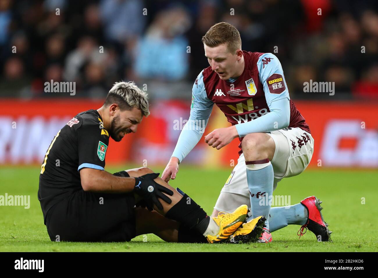 Sergio Aguero de Manchester City réagit après avoir été fouillé par Matt Targett d'Aston Villa - Aston Villa / Manchester City, Carabao Cup final, Wembley Stadium, Londres, Royaume-Uni - 1 mars 2020 Usage éditorial Seulement - les restrictions DataCo s'appliquent Banque D'Images