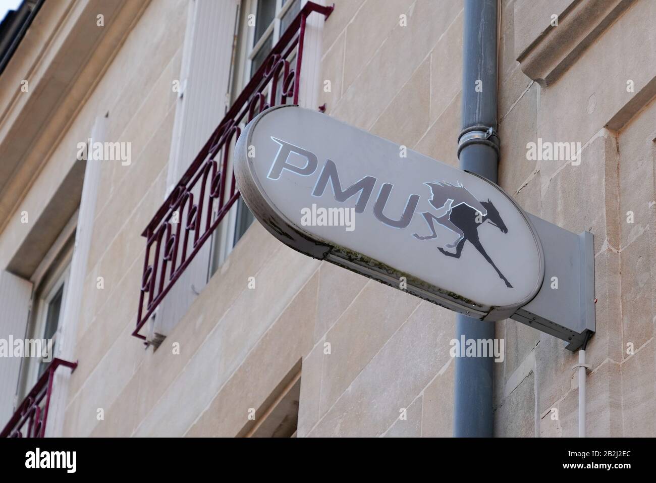 Bordeaux , Aquitaine / France - 01 15 2020 : logo PMU argent Store signe paris français sport organisation boutique Banque D'Images