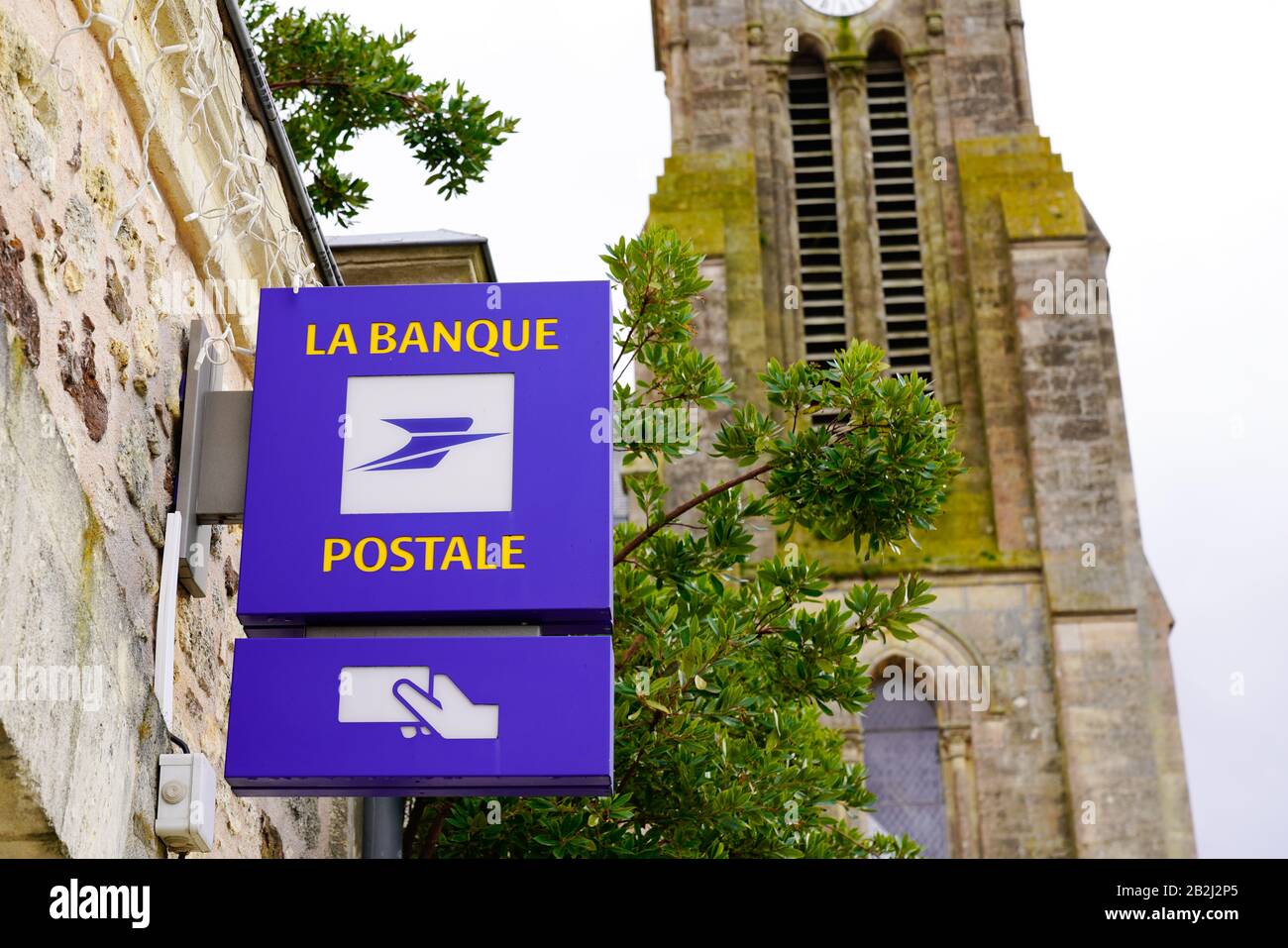 Bordeaux , Aquitaine / France - 01 15 2020 : la Banque postale logo atm signe bleu magasin bureau de poste de banque français Banque D'Images