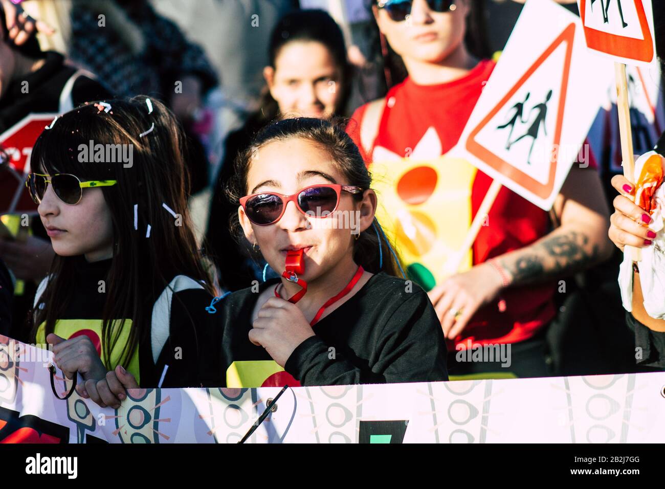 Paphos Chypre 01 mars 2020 vue des personnes non identifiées participant au carnaval de Paphos dans l'après-midi Banque D'Images