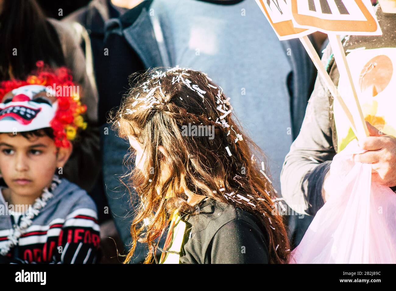 Paphos Chypre 01 mars 2020 vue des personnes non identifiées participant au carnaval de Paphos dans l'après-midi Banque D'Images