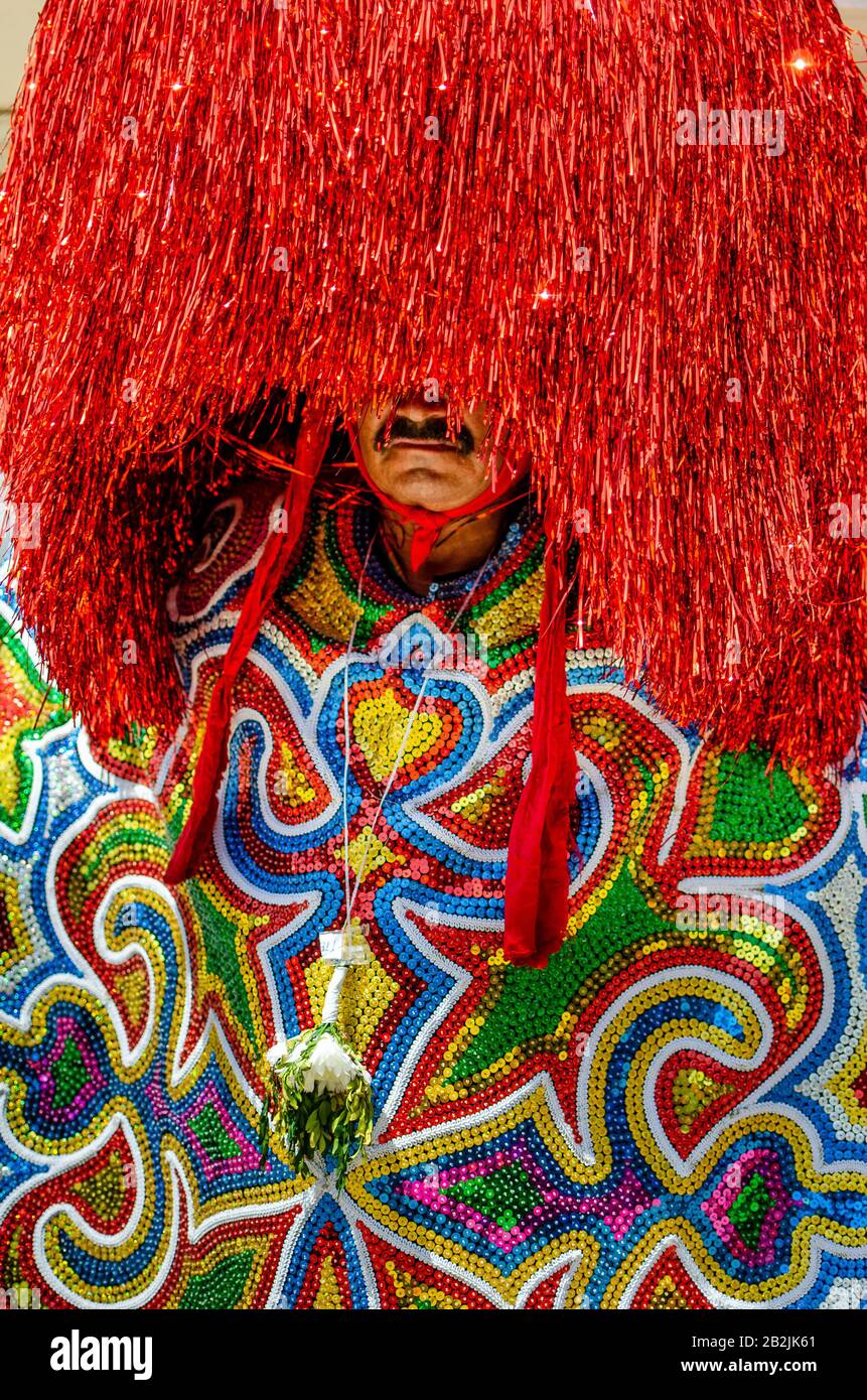 Février 2020, Carnaval Brésilien. Culture populaire, rencontre de 'Maracatus de baque solto' ('rural maracatu'), musique et danse typique de Pernambuco. Banque D'Images