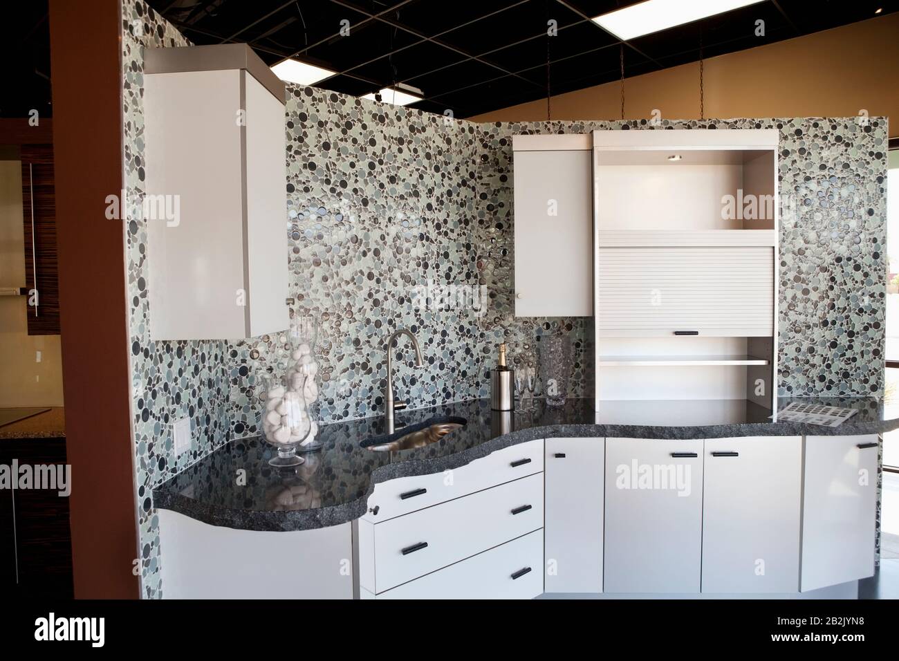 Intérieur de la maison du comptoir de cuisine contemporain Banque D'Images