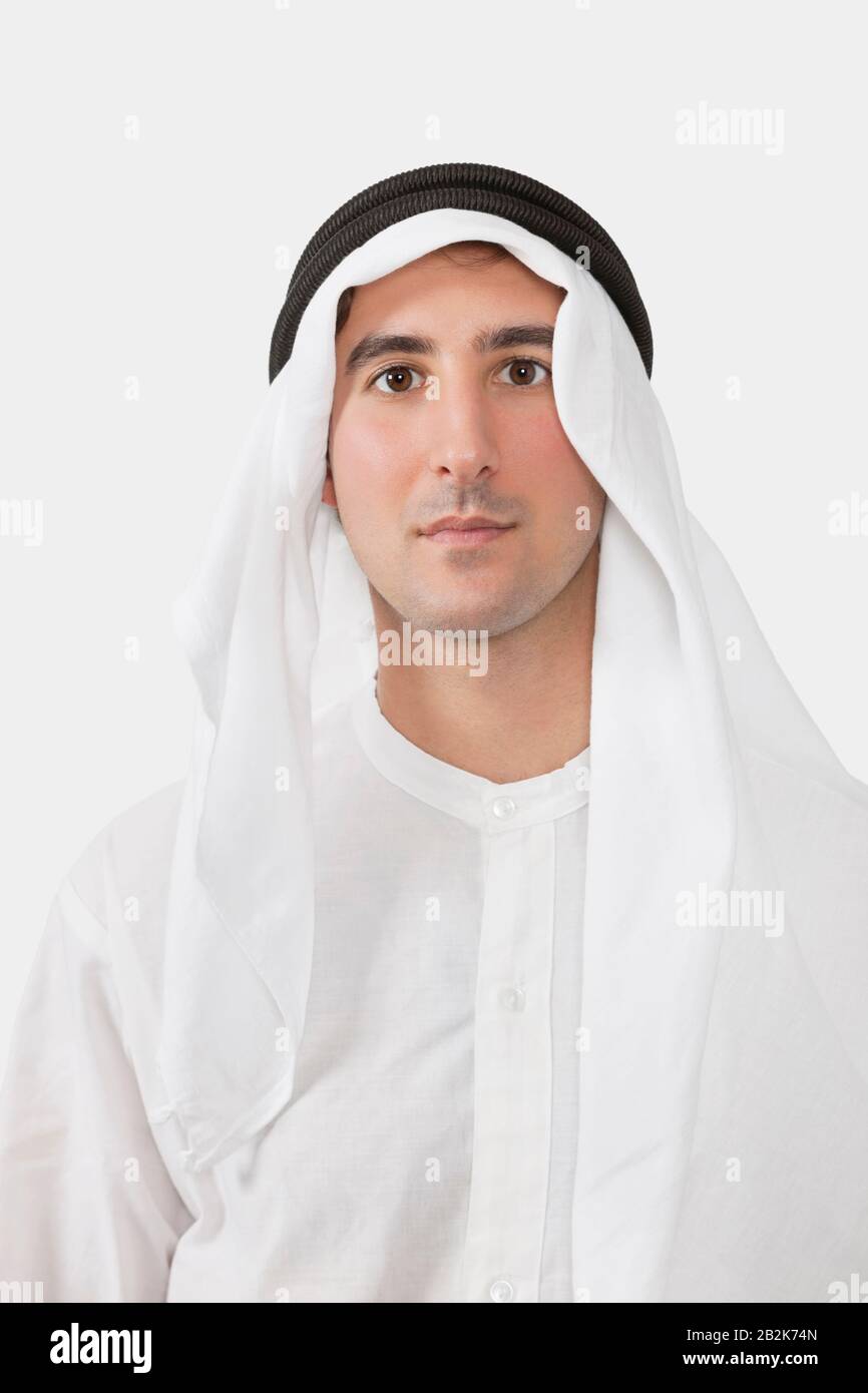Portrait d'un homme arabe sur fond blanc Banque D'Images