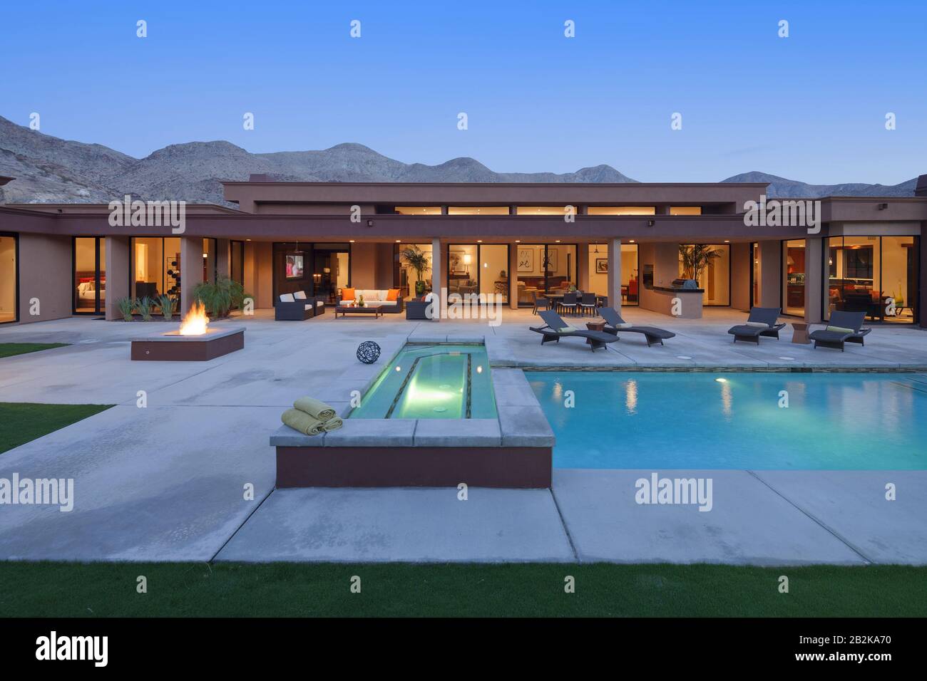 Maison de luxe extérieur avec piscine Banque D'Images