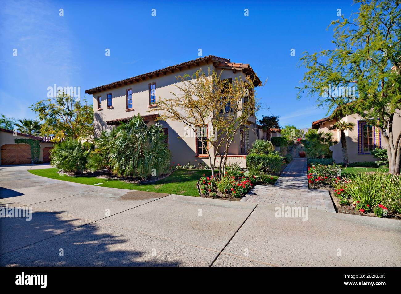 Extérieur de la maison avec allée Banque D'Images