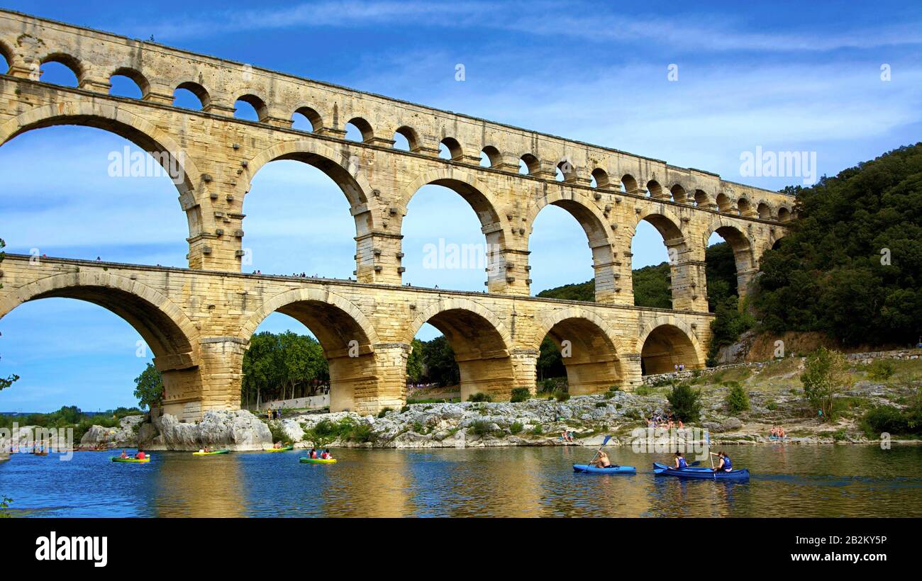 Pont du Gard sur la rivière Gardon, aqueduc romain, Gard, Occitanie, France, Europe Banque D'Images