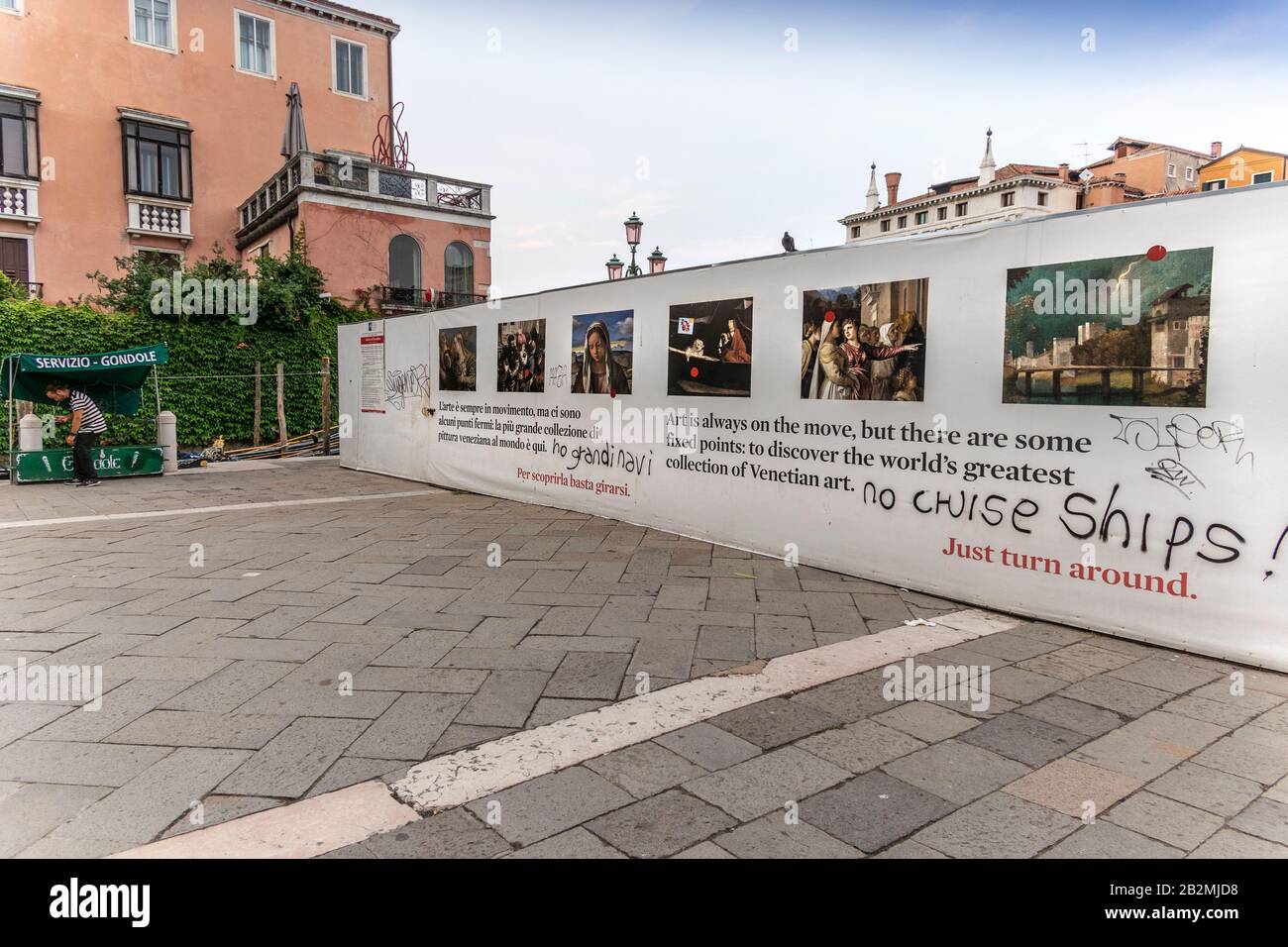Les locaux « no Grandi Navi » protestent contre les nombreux bateaux de croisière amarré à Venise, en Italie. Banque D'Images
