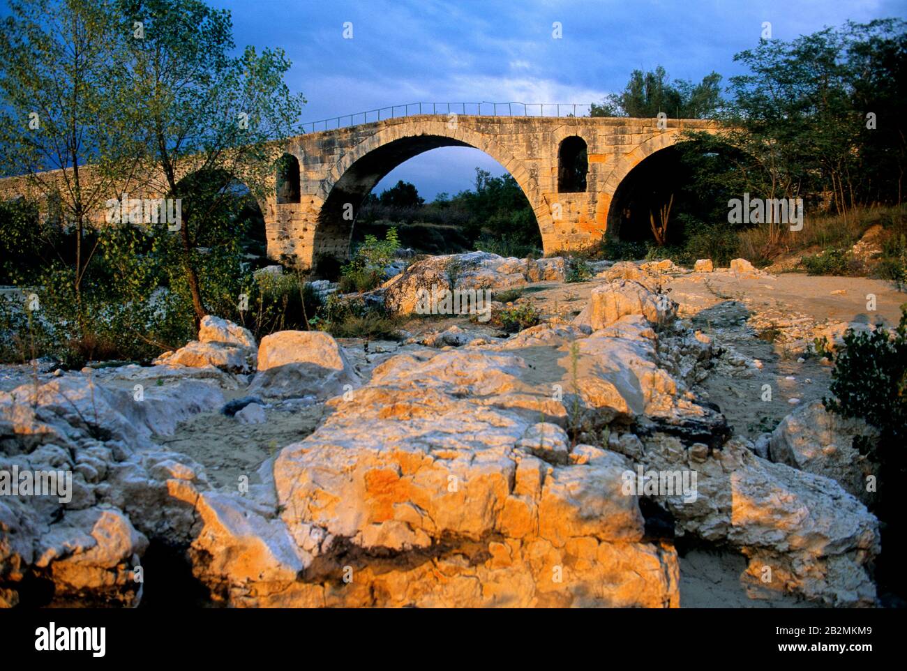 Pont Julien, Pont romain, Luberon, Vaucluse, Provence-Alpes-Côte d'Azur, France, Europe Banque D'Images