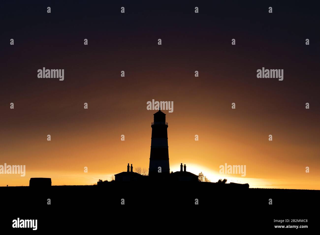 Coucher de soleil sur le phare de Happisburgh, village de Happisburgh, côte nord de Norfolk, Angleterre, Royaume-Uni son seul phare indépendant au Royaume-Uni. Banque D'Images