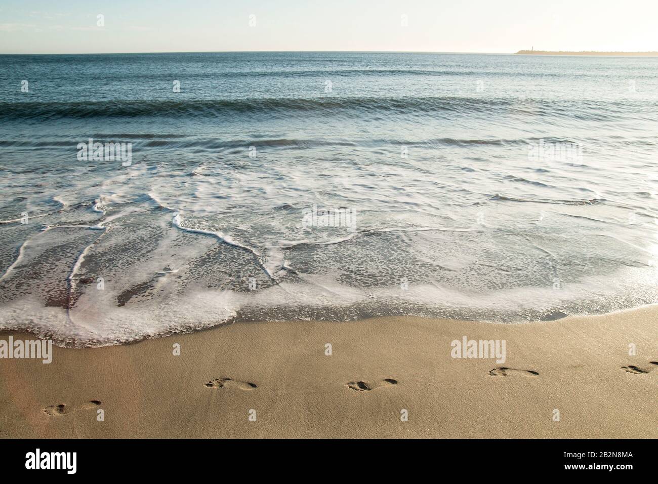 Les empreintes de pas sur le sable de la plage Banque D'Images