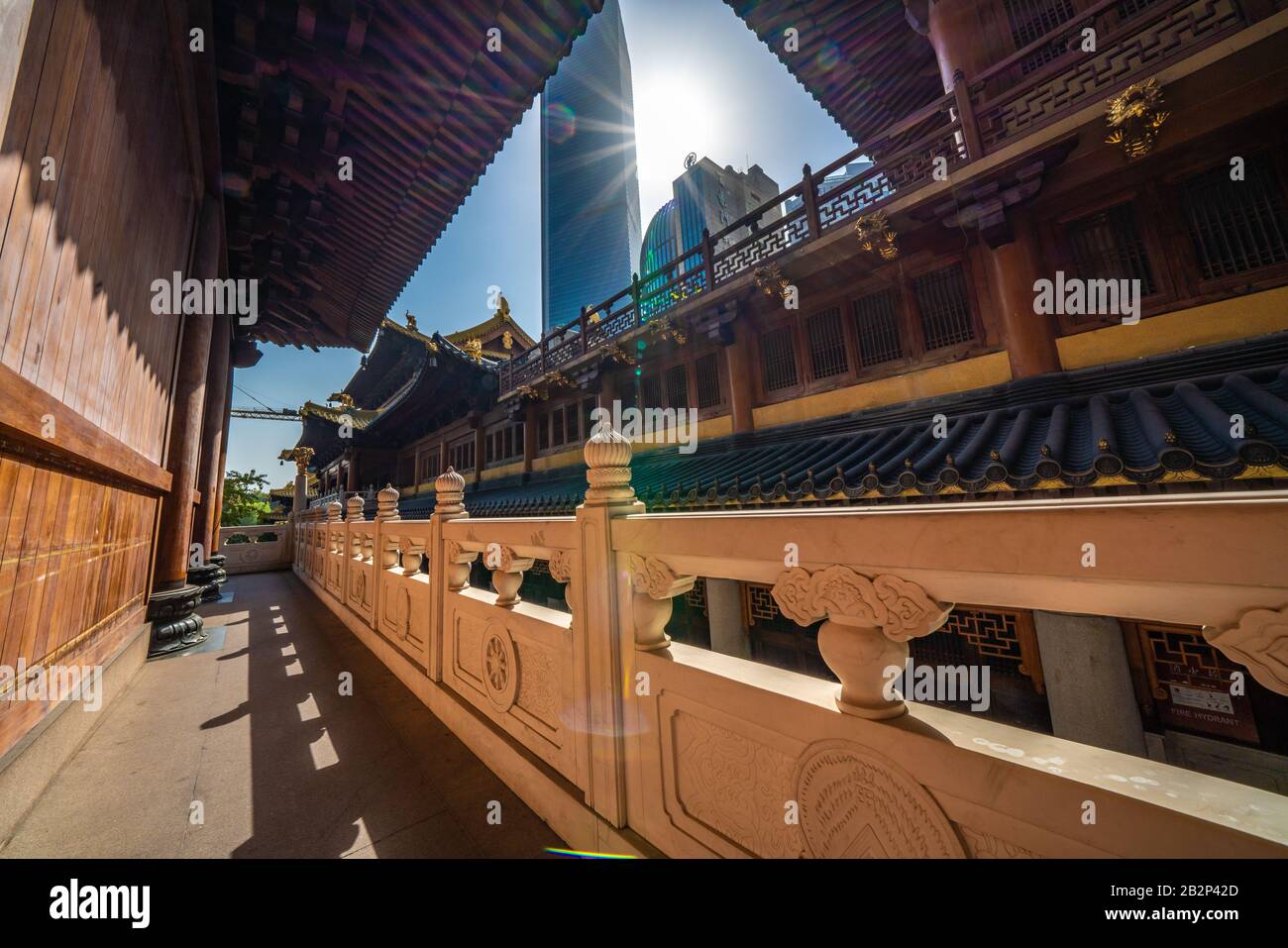 Shanghai, CHINE, 30 OCTOBRE : architecture chinoise traditionnelle au temple de Jing'an, célèbre temple bouddhiste le 30 octobre 2019 à Shanghai Banque D'Images